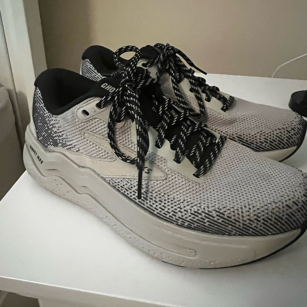 Brooks Ghost max 2 like brand new!